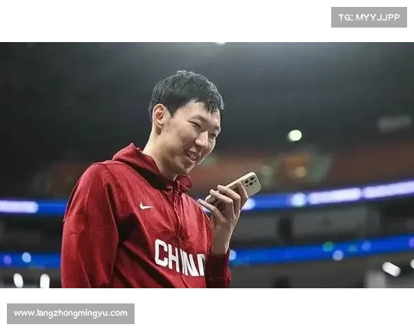 中国篮球队官方宣布周琦因伤复发即日离队前往美国接受康复治疗